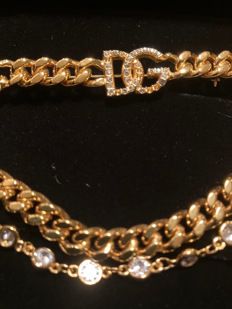 ドルチェアンドガッバーナ　ブローチ　ロゴ　ストーン　ゴールド