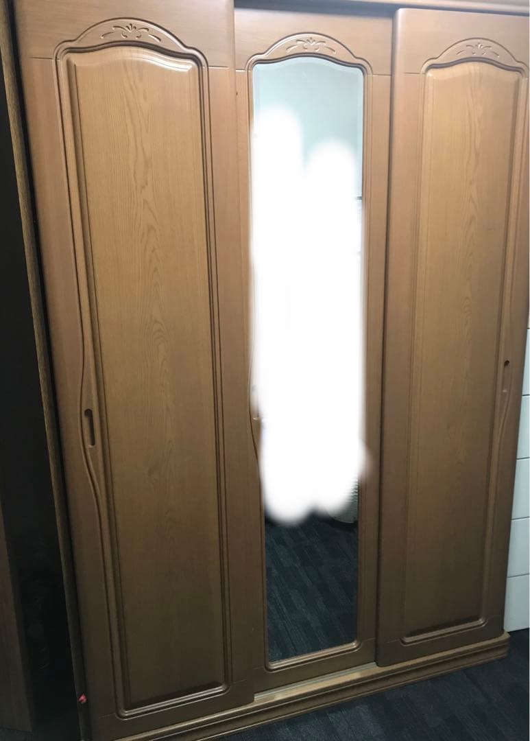 木製三面鏡付き衣装タンス 神戸市の（直接取引）場合は4500円