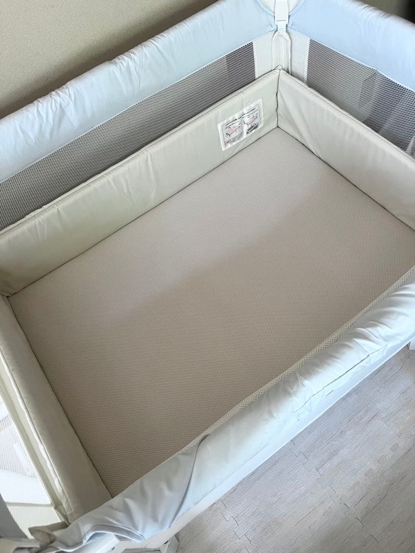 美品　アップリカ　ココネルエアー　ホワイトグレー