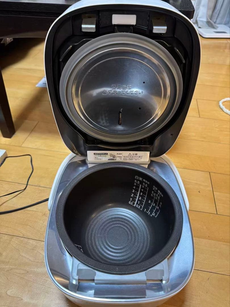 東芝 真空圧力IHジャー炊飯器　炎 匠炊き RC-10VSR-W 21年製