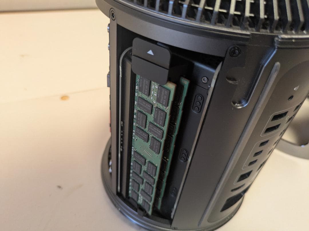 Apple Mac Pro (Late 2013) スペースグレー