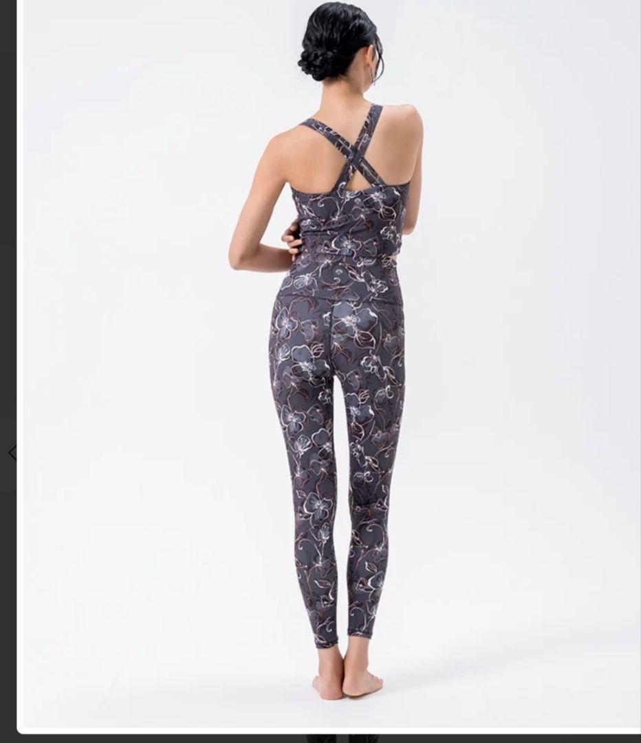 お値下☆新品未開封SUKALAラインフラワーブラトップ＆レギンスセットS