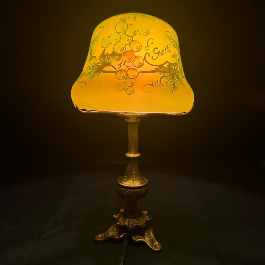 エミールガレ 真鍮台座　ランプ　1灯照明　 カメオ彫り　被せガラス 高さ32cm