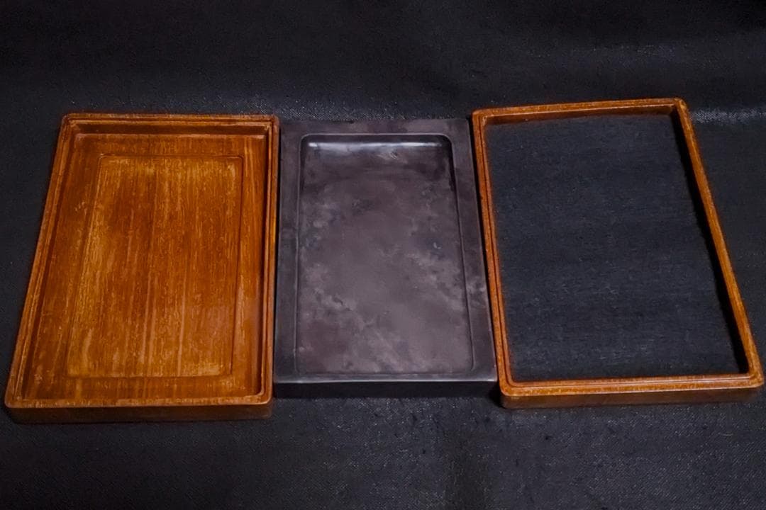 【おにぎり】　◆端渓硯（玳瑁斑・青花・魚脳凍・火捺／朝天巌／唐木箱／九吋）