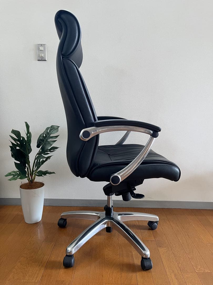 オカムラ　VILLAGE ビラージュ　エグゼクティブチェア　黒　本革　ハイバック