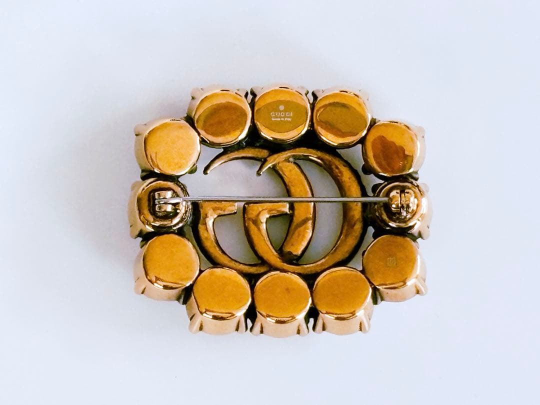 【新品】GUCCI GGロゴ クリスタルブローチ