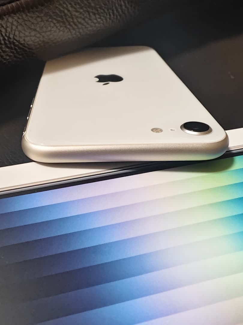 iPhone SE (第3世代) スターライト 256GB