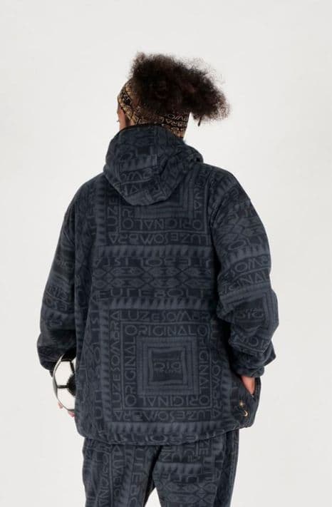 【新品未使用】ルースイソンブラ 総柄 フリース パーカー 黒 L ハーフジップ