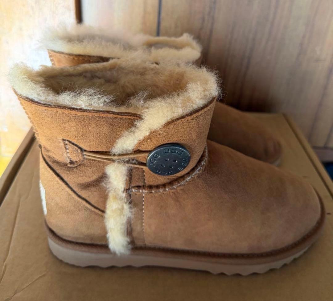 【新品未使用】UGG ベイリーボタン ムートンブーツ チェスナットカラー