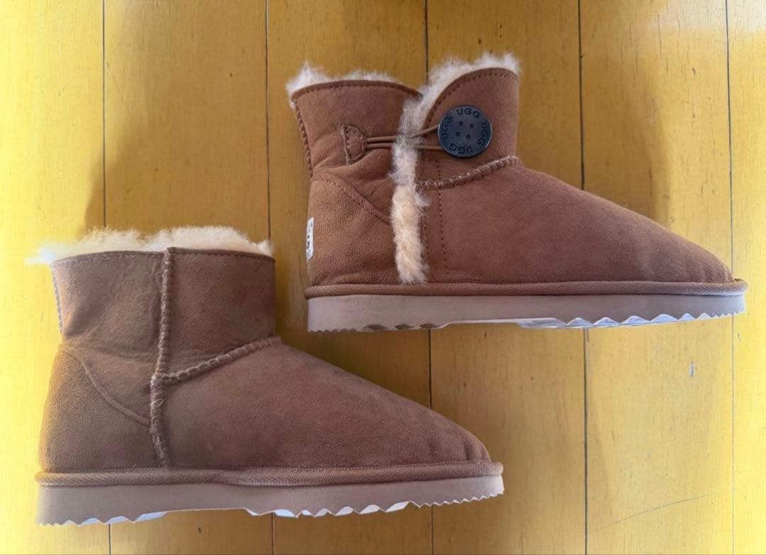 【新品未使用】UGG ベイリーボタン ムートンブーツ チェスナットカラー