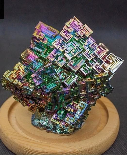 た*K様 神秘的な美しさを持つビスマス結晶 ケース付き【682g】