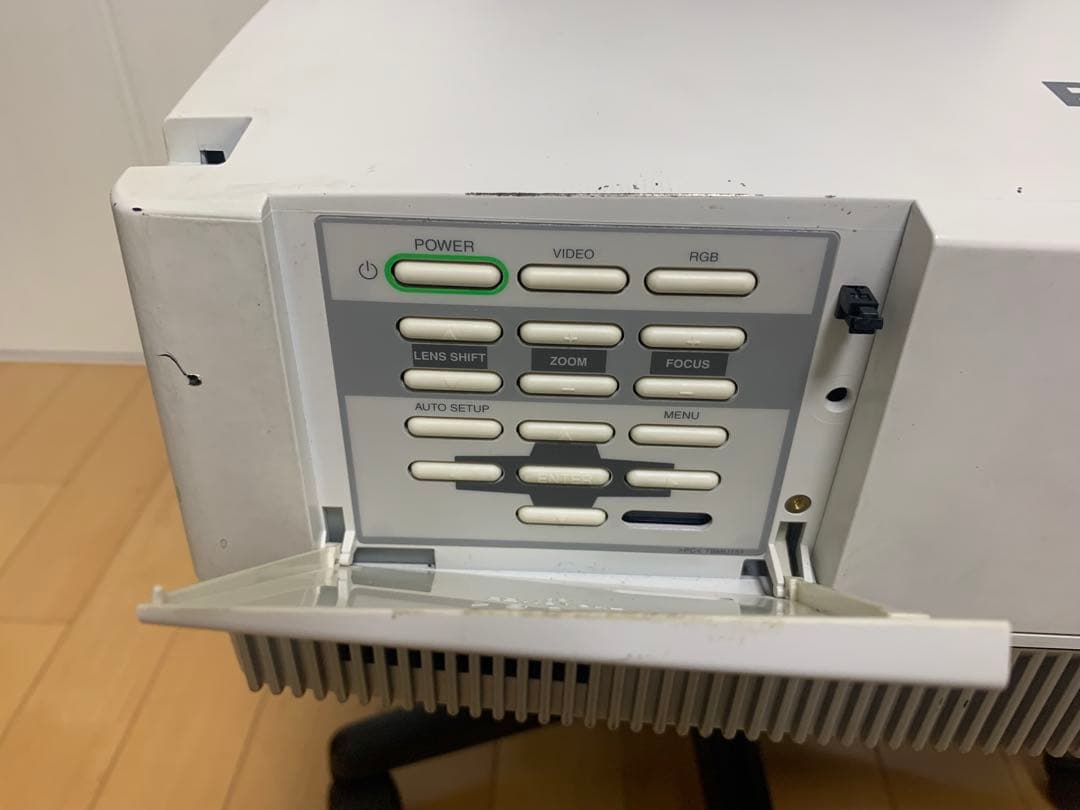 Panasonic プロジェクター TH-L6500J 中古品