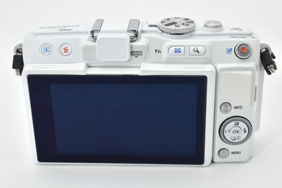【わずか600回】 OLYMPUS PEN E-PL6 ミラーレス一眼カメラ