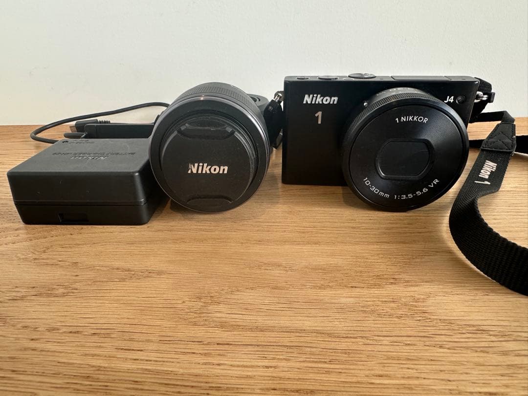 ニコン　ミラーレス一眼 Nikon 1 J4 ダブルズームキット ブラック
