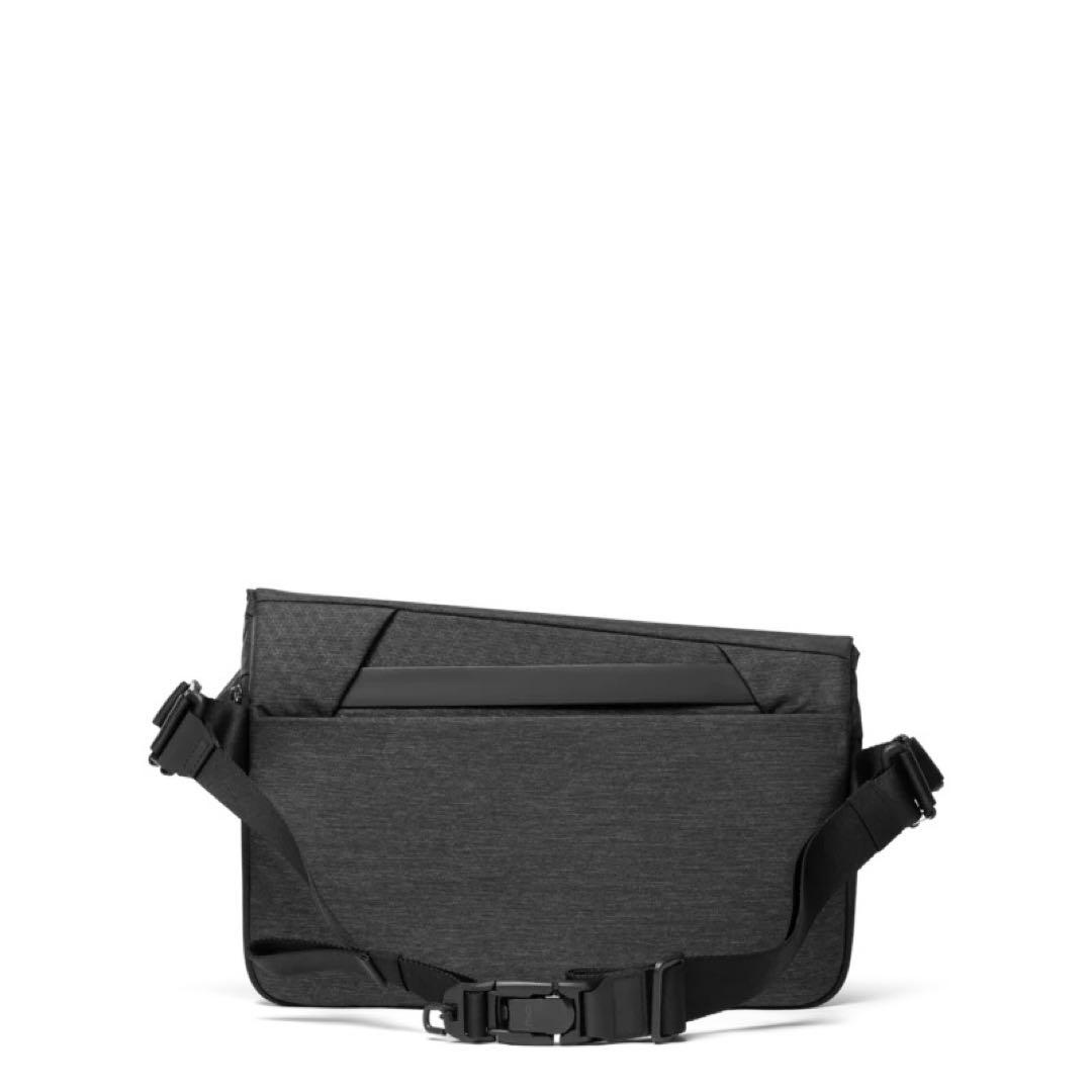 NIID FINO V 多機能スリングバッグ Gray 右掛け