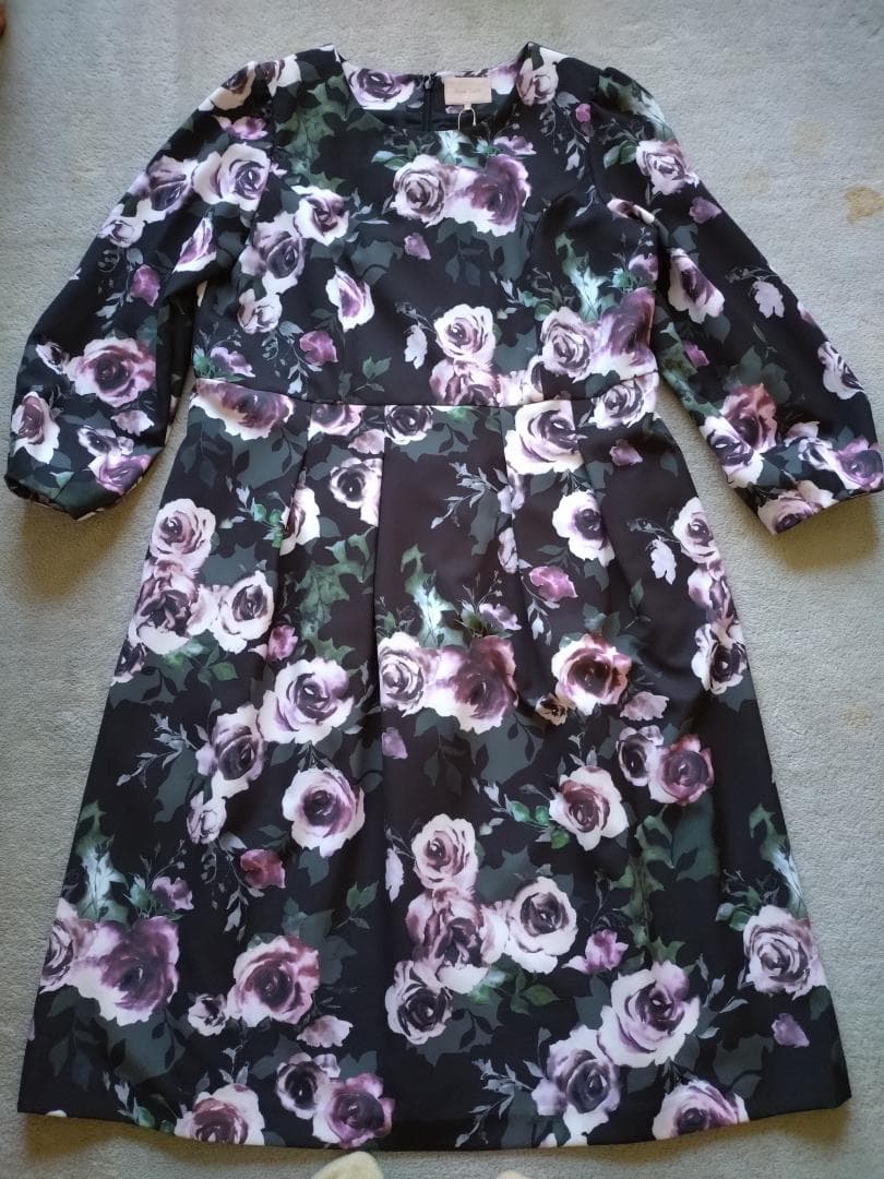 ローズティアラ★ローズプリントワンピース★42★ブラック★タグ付き新品
