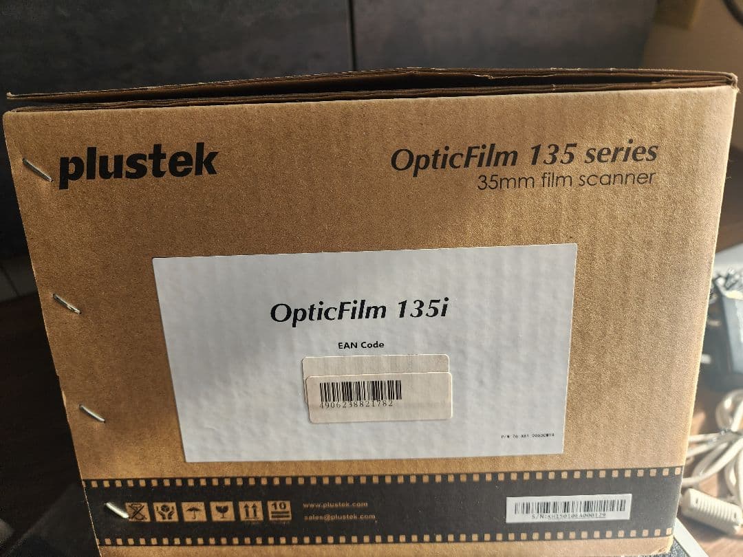 フィルムスキャナー　plustek OpticFilm 135i