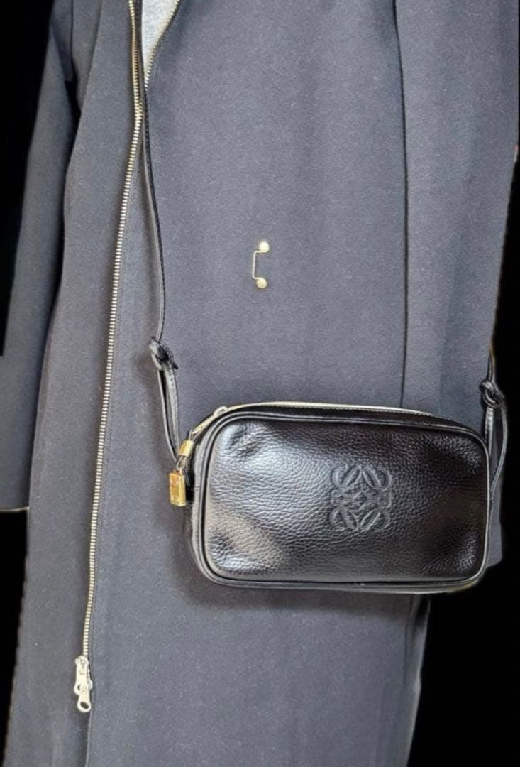 loewe ロエベ　アナグラム　ショルダーバッグ　レザー　ブラック　黒