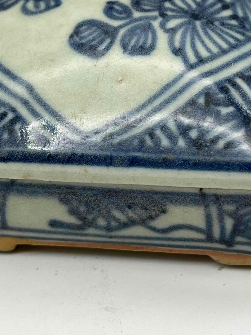 清乾隆時代 染付 青花祥瑞花卉文四方印泥盒 蓋盒 釘刻文字 香盒(E-65)