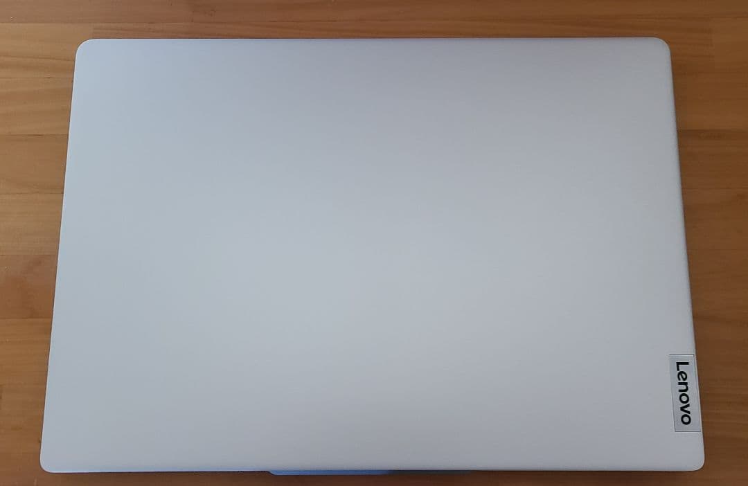 Lenovo IdeaPad Slim 5i Gen 8 OLED ノートPC