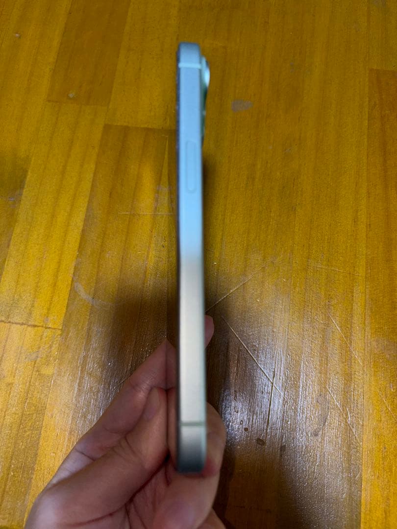 SIMフリー箱付き iPhone15 256GB グリーン