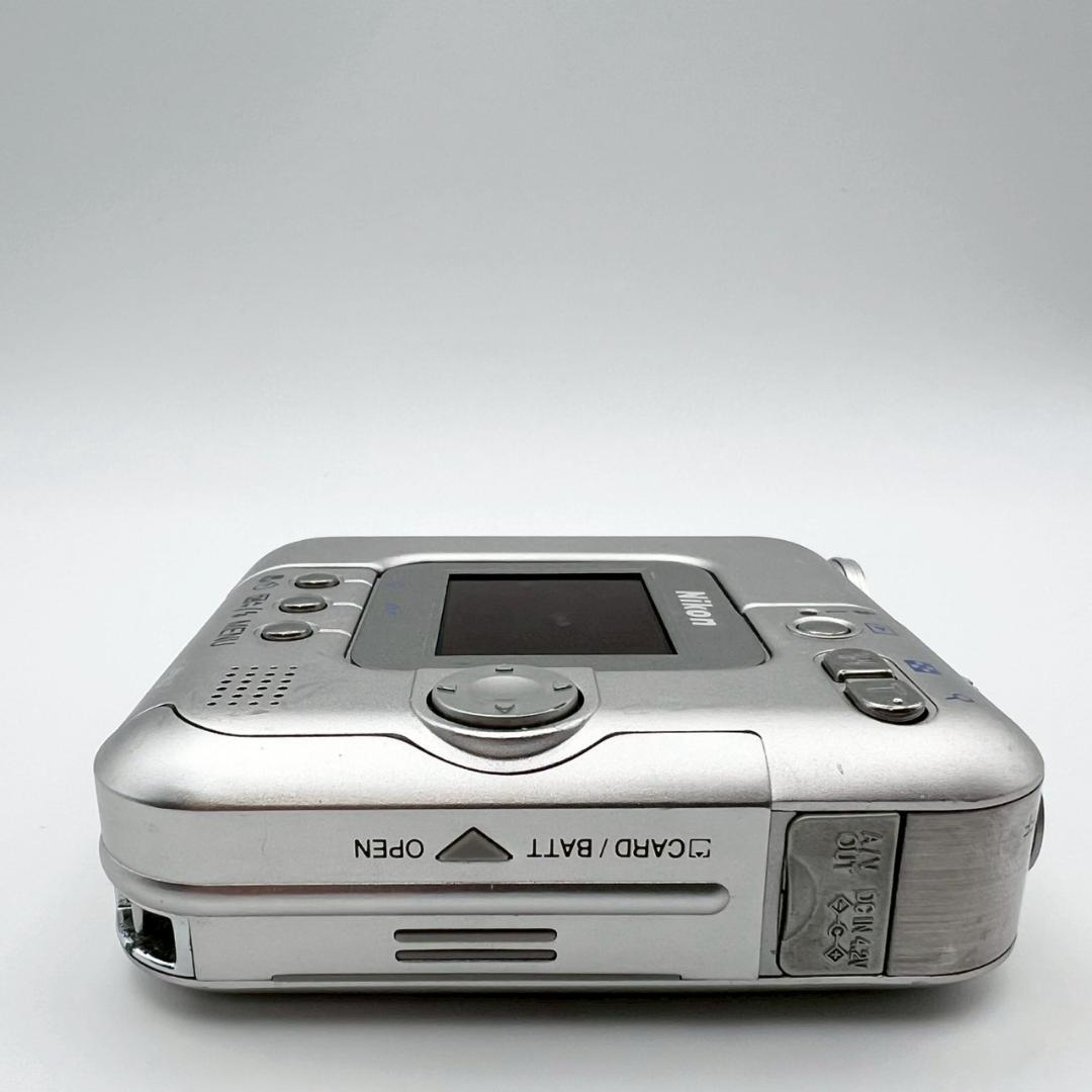 【完動品】Nikon COOLPIX SQ コンデジ シルバー 動作確認済
