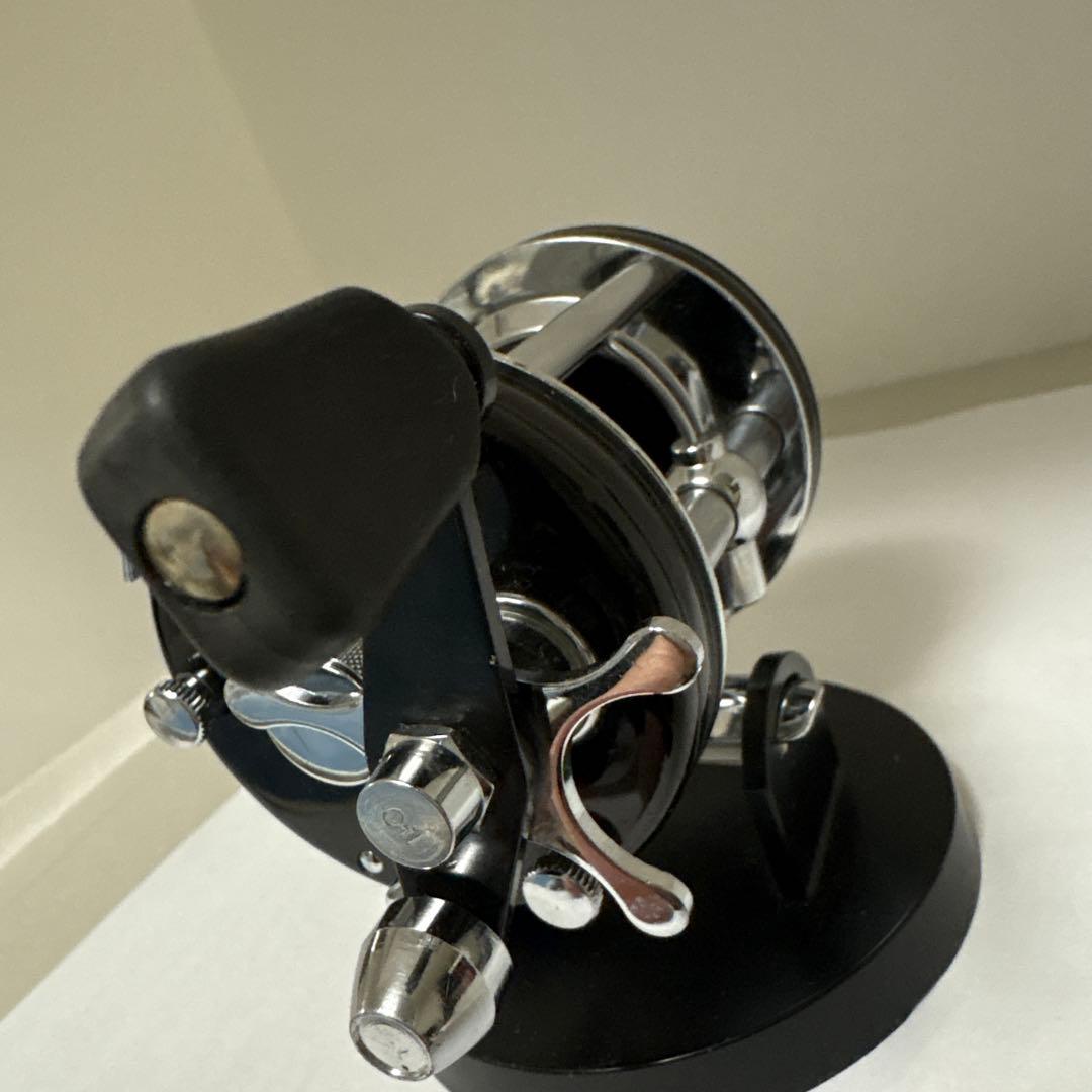 Ambassadeur 6000cベイトリール 黒と銀