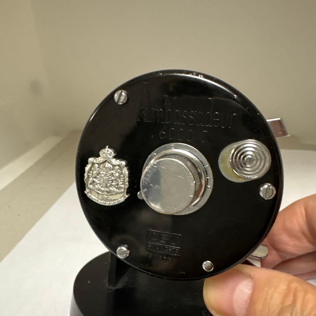 Ambassadeur 6000cベイトリール 黒と銀