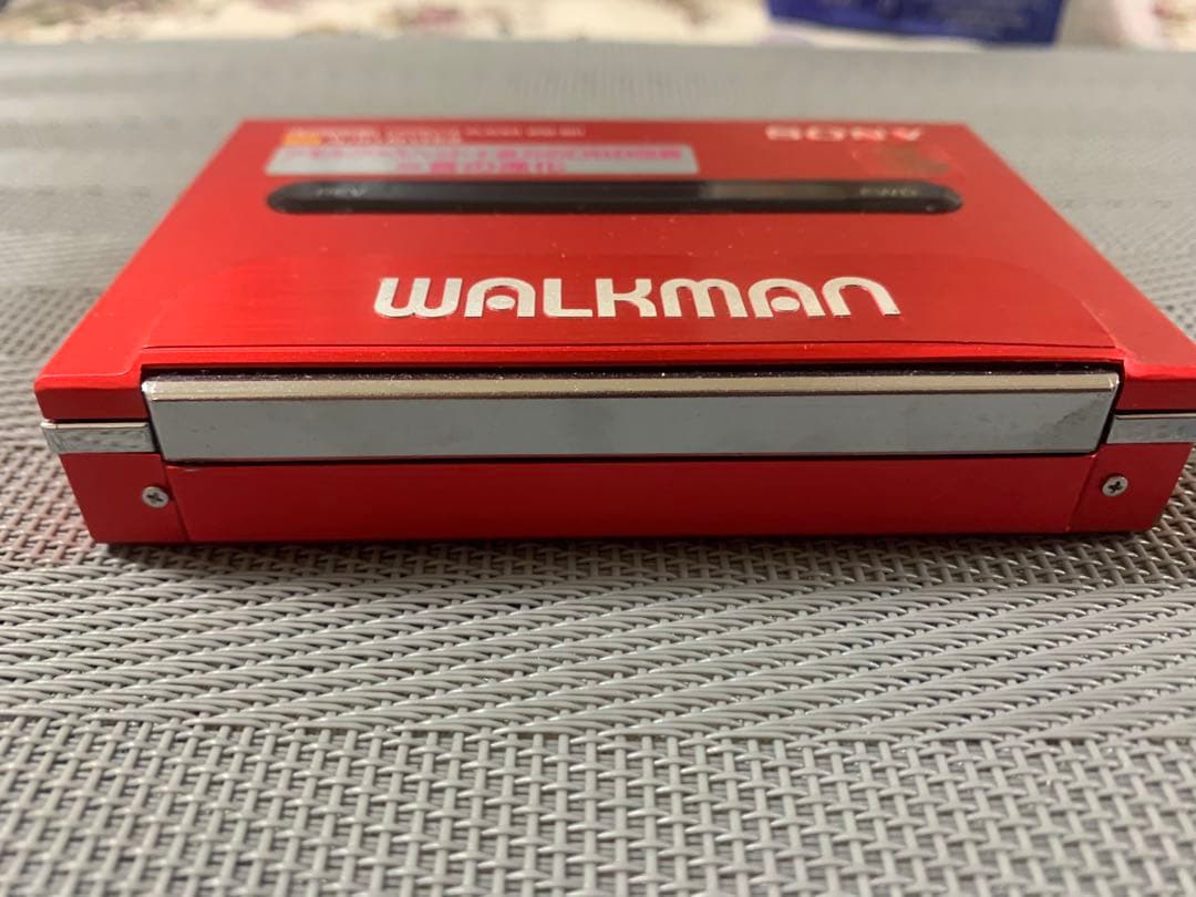 リサ　SONY WM-501 レッド WALKMAN ウォークマン