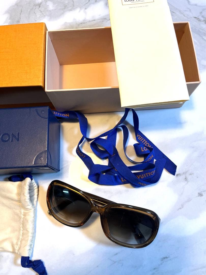 【HMMH7です】ヴィトンサングラス　正規品　取り扱い説明書あり