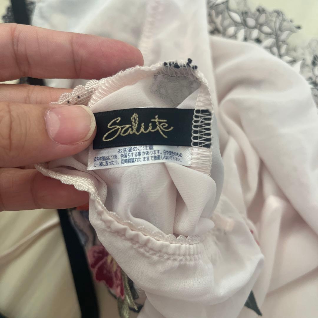 サルート　スリップ