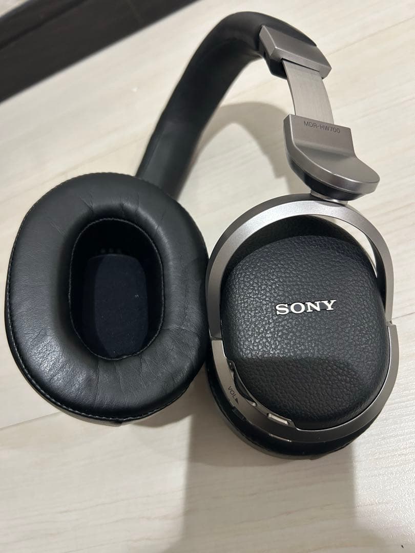 【美品】SONY ワイヤレスヘッドホン MDR-HW700DS