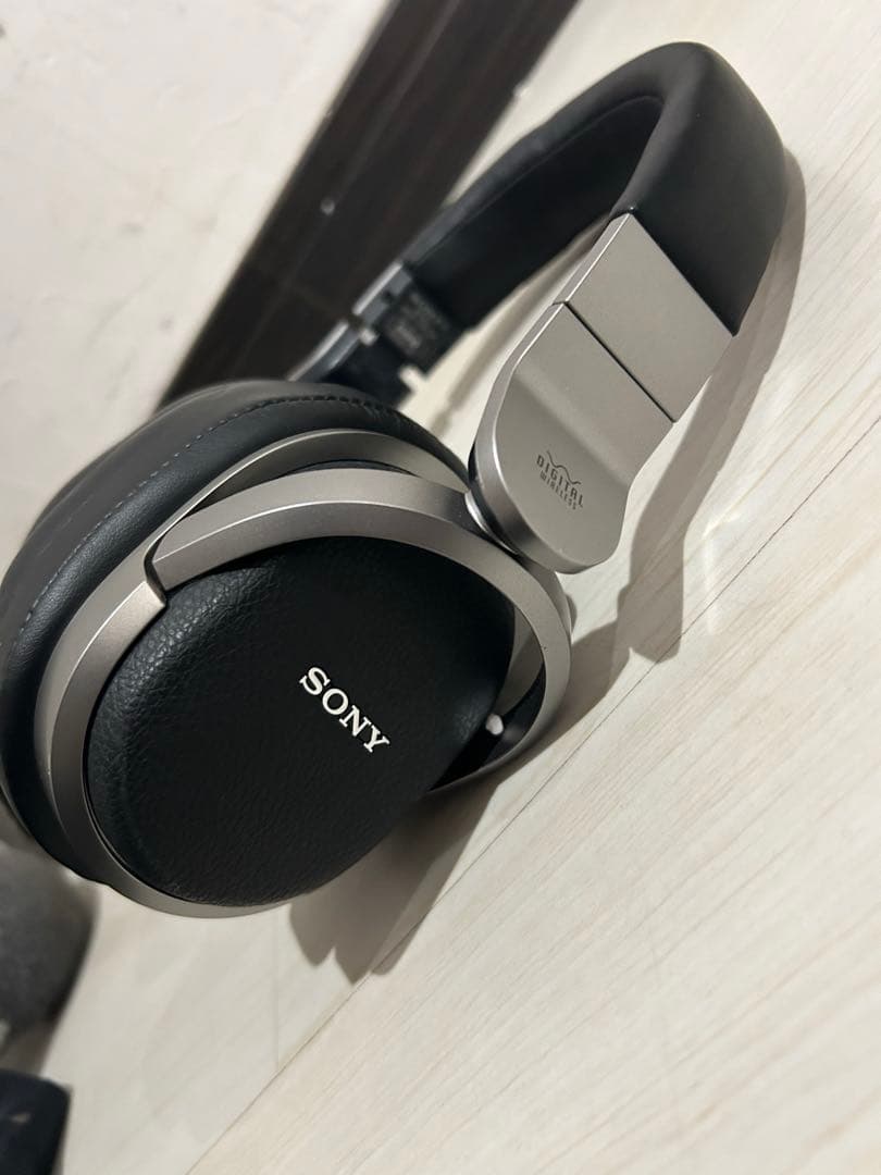 【美品】SONY ワイヤレスヘッドホン MDR-HW700DS