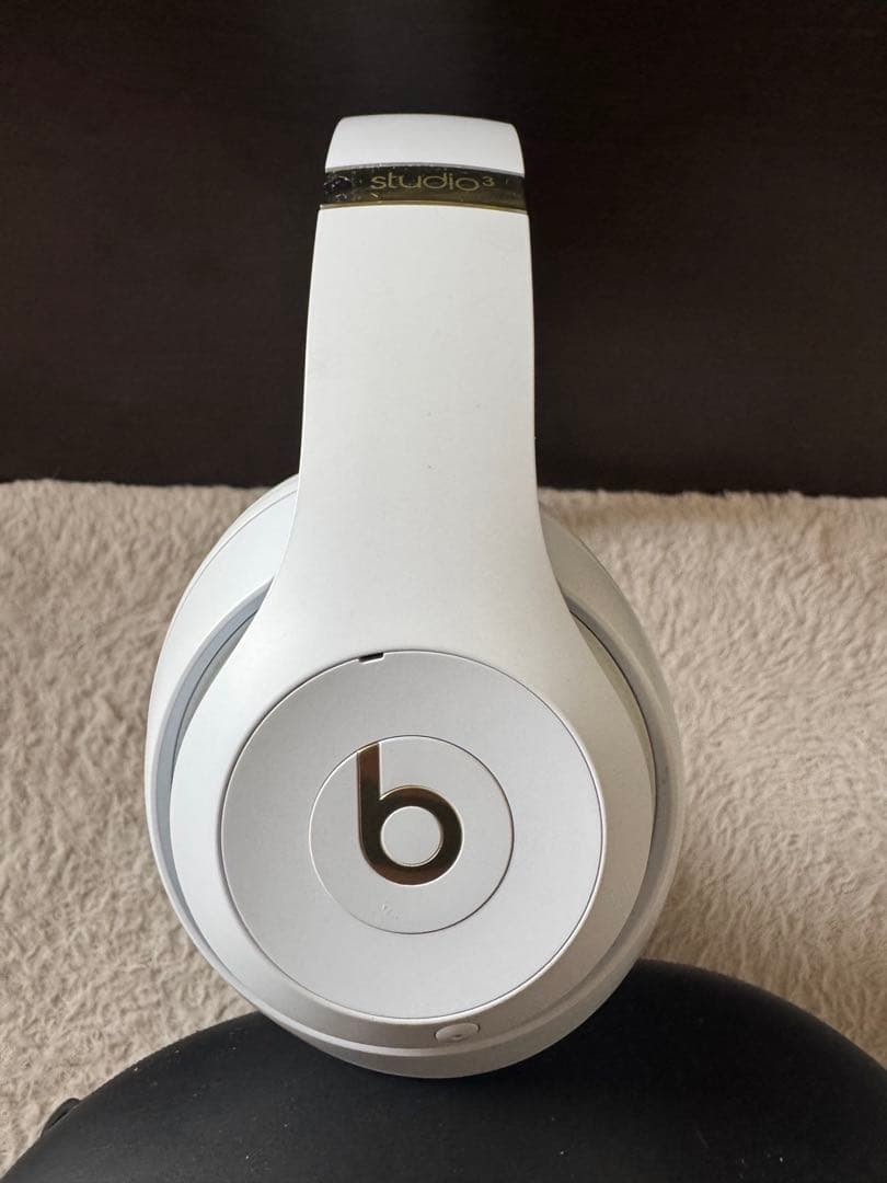 Beats studio3ワイヤレスヘッドホン ホワイト