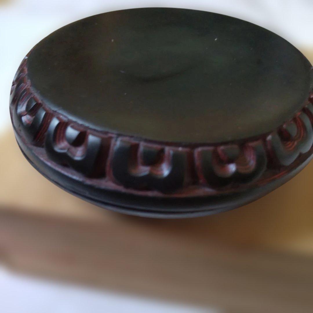 堆漆香合 『 雲彫紋 』 堆黒 香合 堆漆黒香合 共箱 茶道具 美品 です。