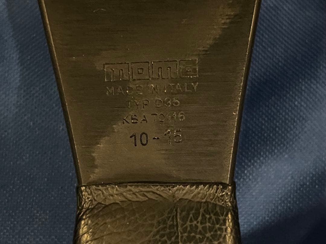 MOMO ステアリングホイール ブラックレザー　35センチ