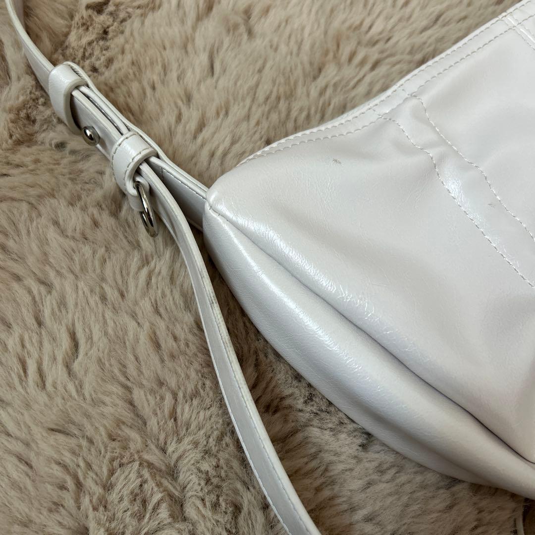 Matin Kim ホワイトショルダーバッグ