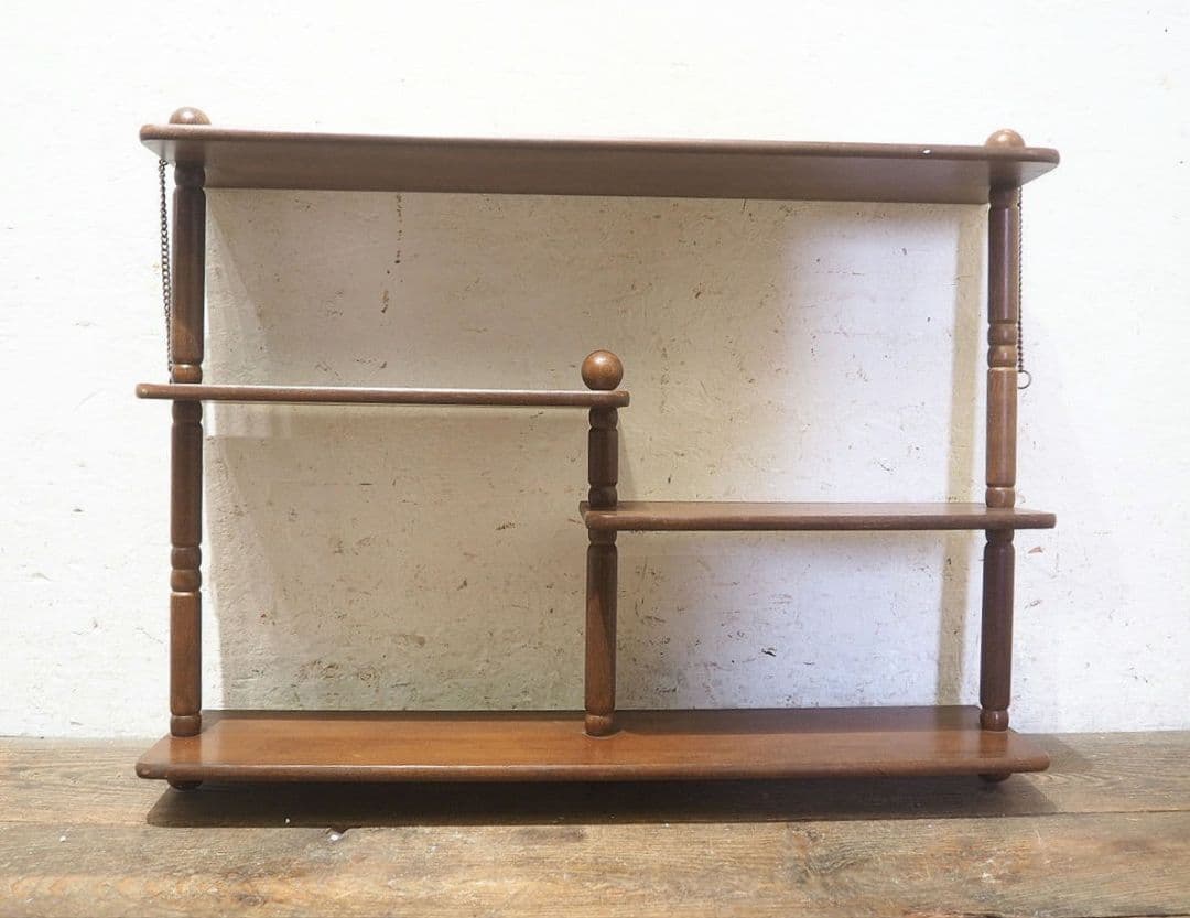 1347　レトロモダンなウォールラック　壁掛け式　飾り棚　陳列棚　ヴィンテージ