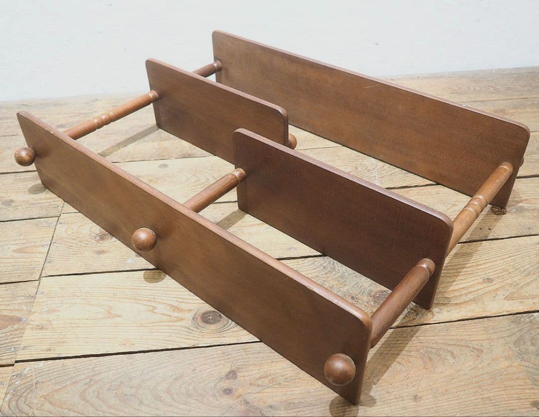 1347　レトロモダンなウォールラック　壁掛け式　飾り棚　陳列棚　ヴィンテージ