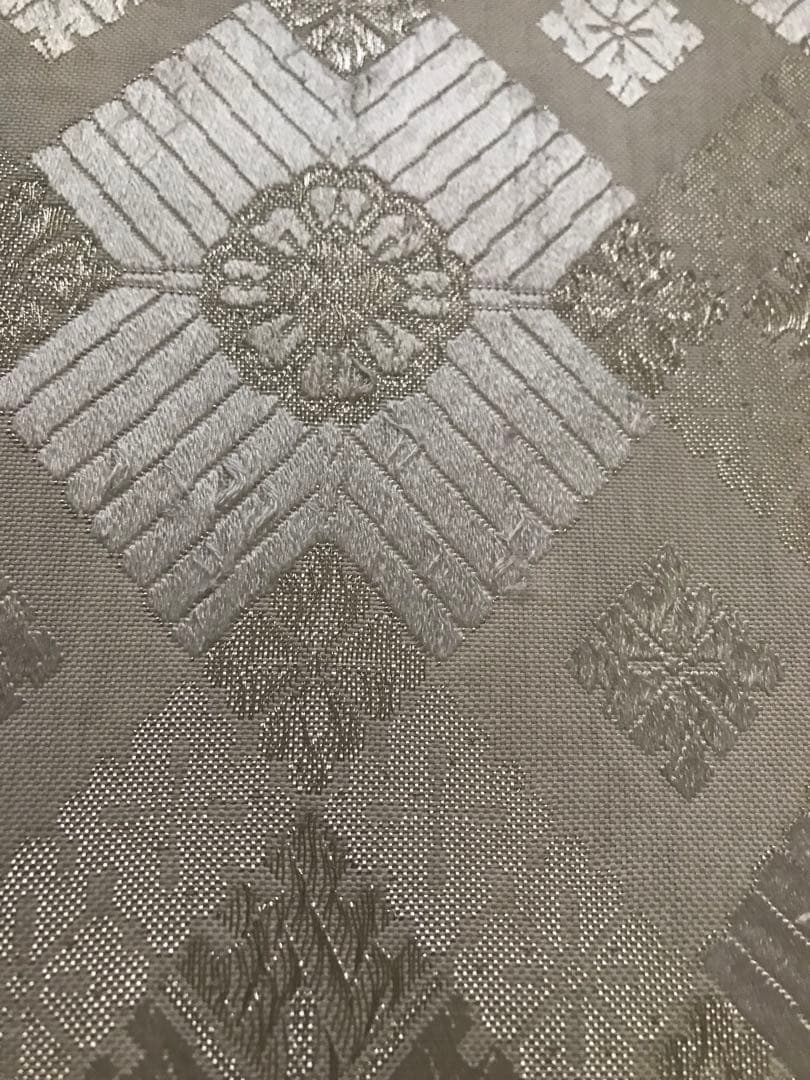 とっても使い勝手の良い白とシルバーの袋帯　正絹