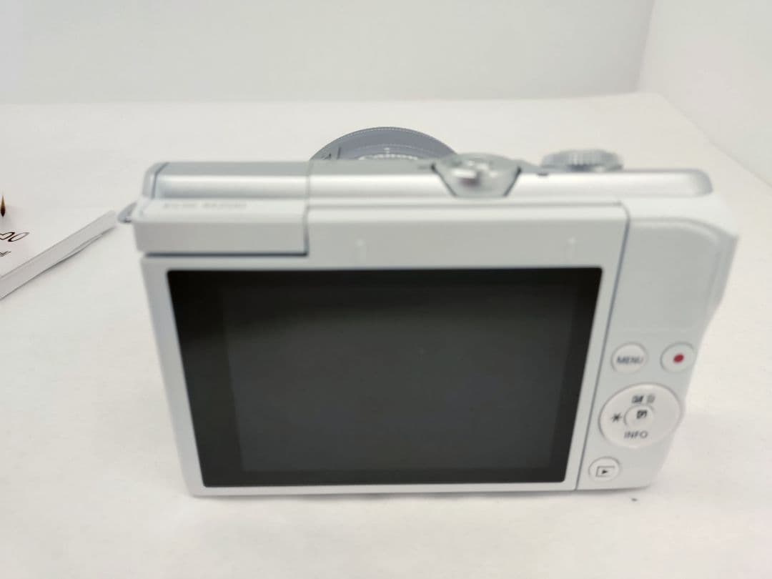 Canon EOS M200 EF-M14-45ｍｍレンズキットホワイト