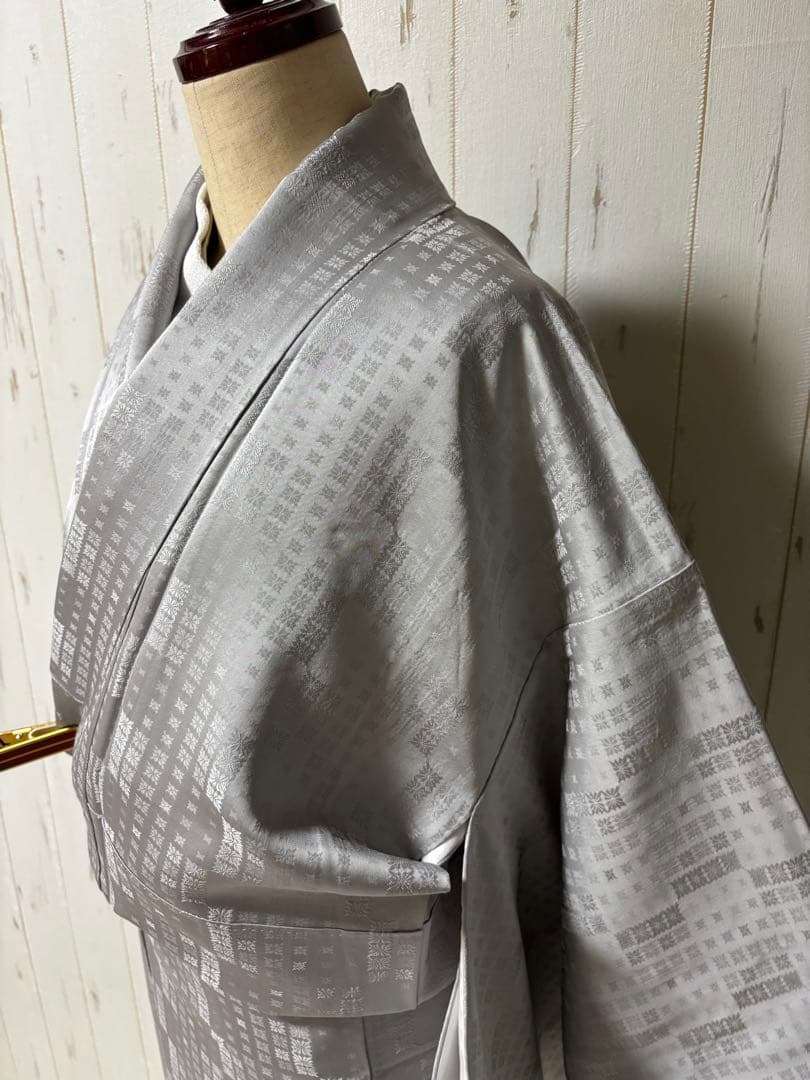 ★お洒落な地紋様の色無地着物　m4415