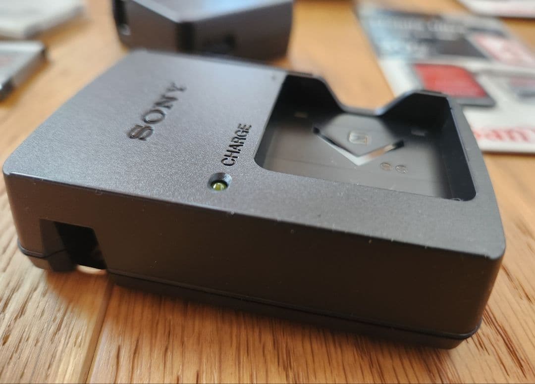 SONY Cyber-shot DSC-TF1　予備電池　サンディスク4GB2枚