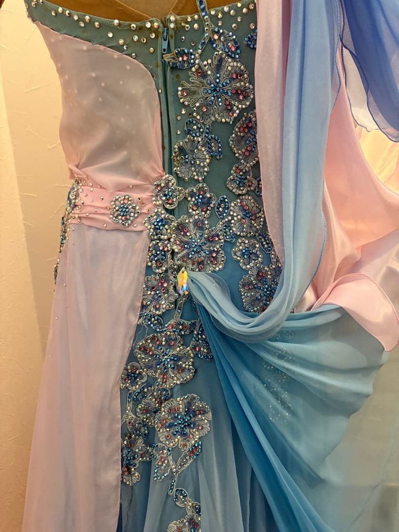 社交ダンス　Sapiel のブルーとピンクのグラデーションドレス