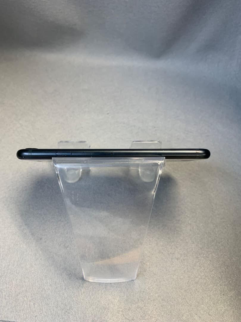 超美品　国内版　SIMフリー　iPhoneSE-3 128GB ミットライト色