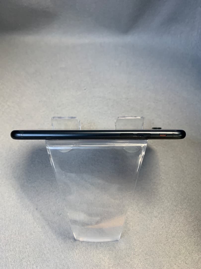 超美品　国内版　SIMフリー　iPhoneSE-3 128GB ミットライト色