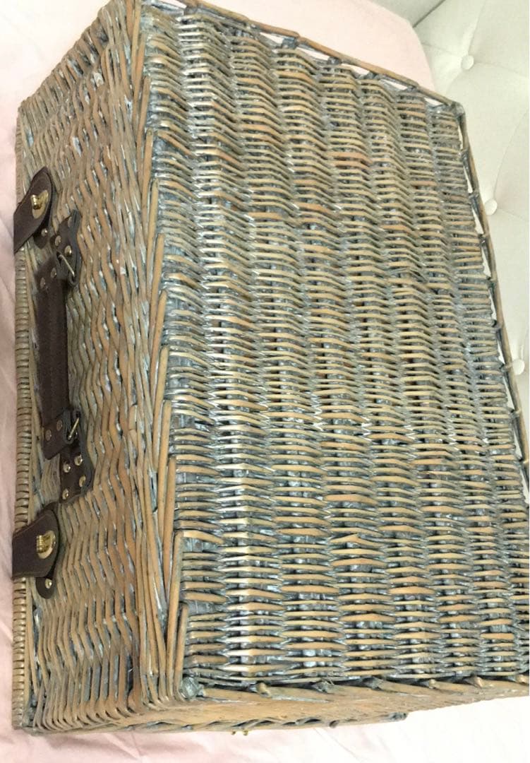 海外製　レトロでヴィンテージ感あるピクニックバスケット　編みカゴ　アンティーク調