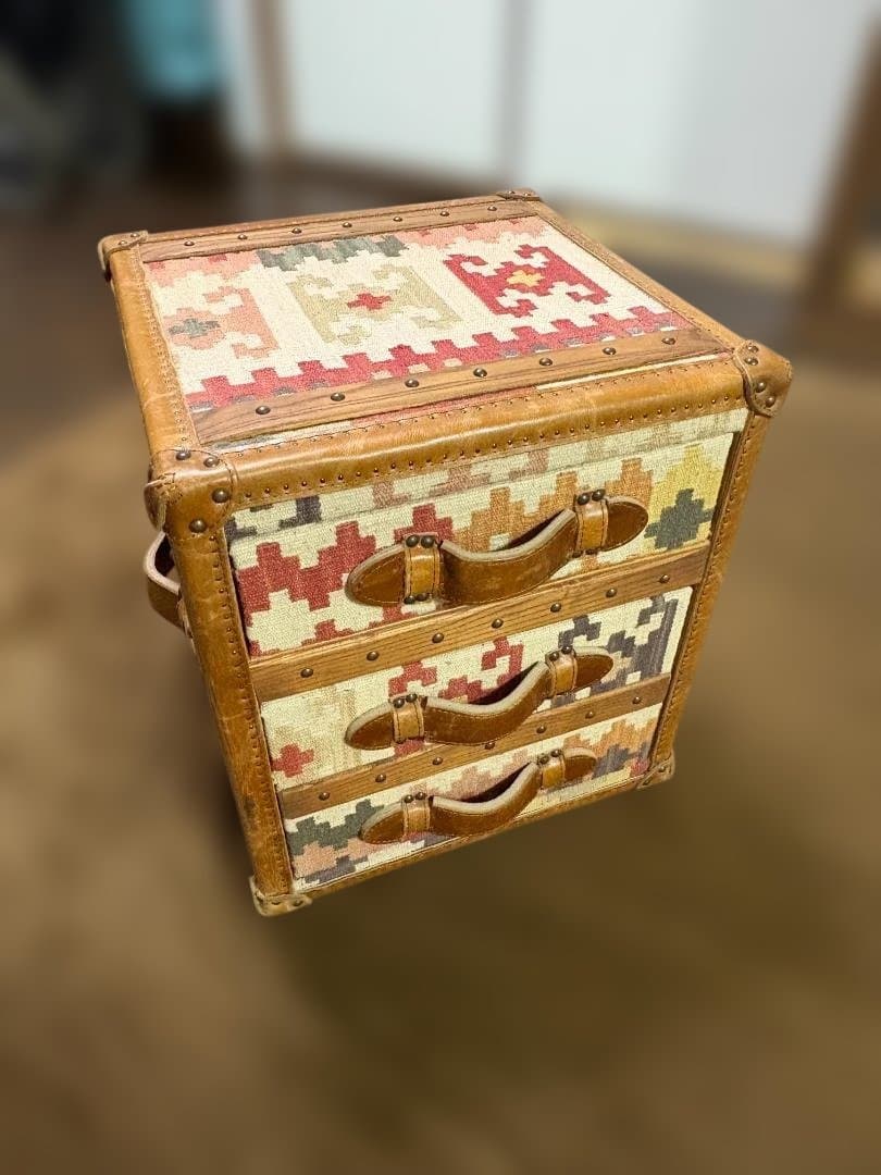 HALO（ハロ） STONYHURST ラージ ランプテーブル キリム チェスト