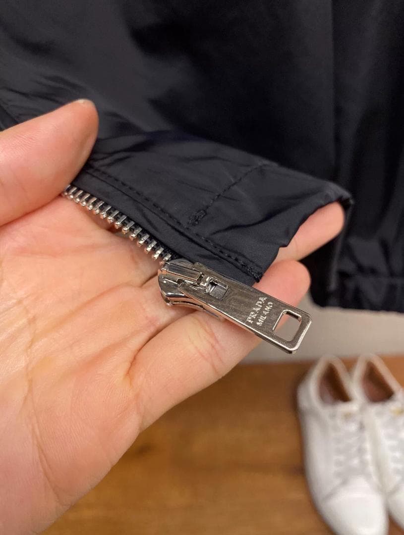 PRADA ブラック ナイロンジャケット フード付き