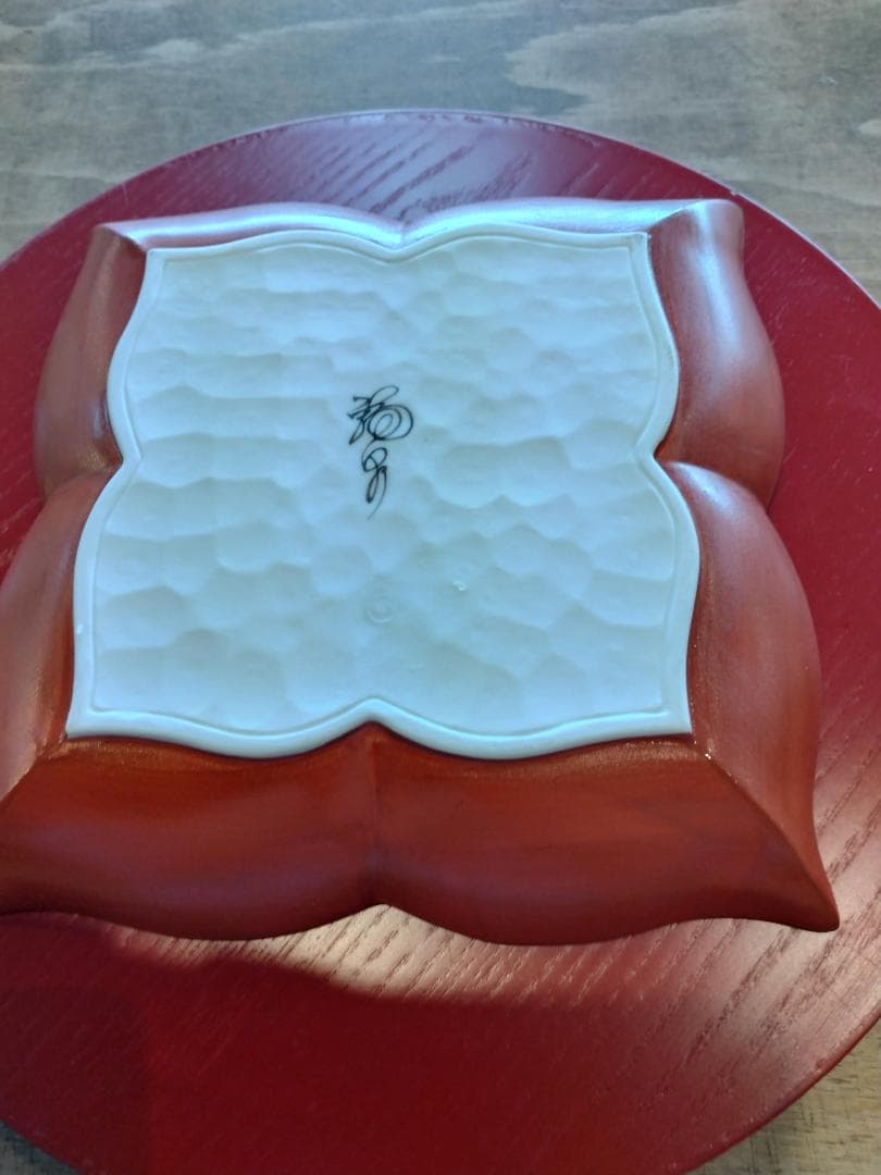 有田福泉赤絵マット花びら型盛鉢19,5cm